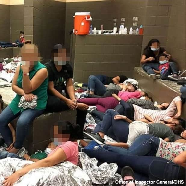 ABC Newsさんのインスタグラム写真 - (ABC NewsInstagram)「Border Patrol agents packed migrants into overcrowded patrol stations near the Rio Grande Valley, creating conditions one facility manager called a "ticking time bomb," according to a new government watchdog report. #border #immigration #migrants #donaldtrump #politics」7月3日 5時16分 - abcnews