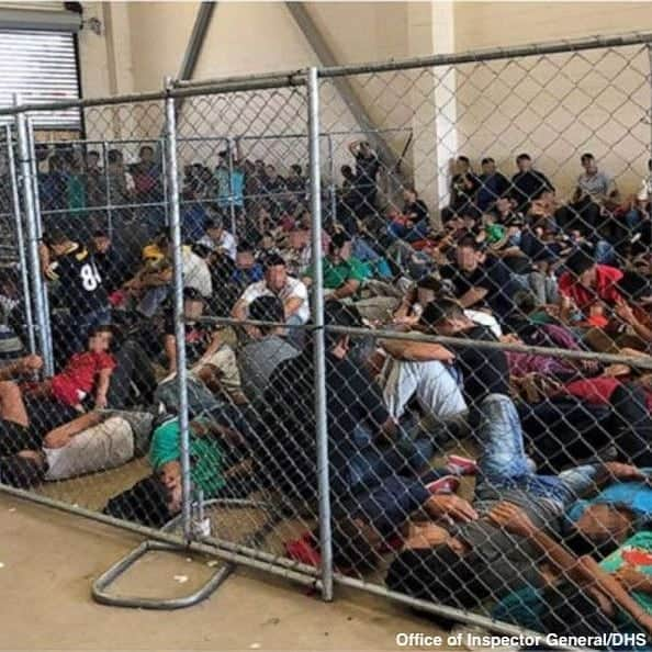 ABC Newsさんのインスタグラム写真 - (ABC NewsInstagram)「Border Patrol agents packed migrants into overcrowded patrol stations near the Rio Grande Valley, creating conditions one facility manager called a "ticking time bomb," according to a new government watchdog report. #border #immigration #migrants #donaldtrump #politics」7月3日 5時16分 - abcnews