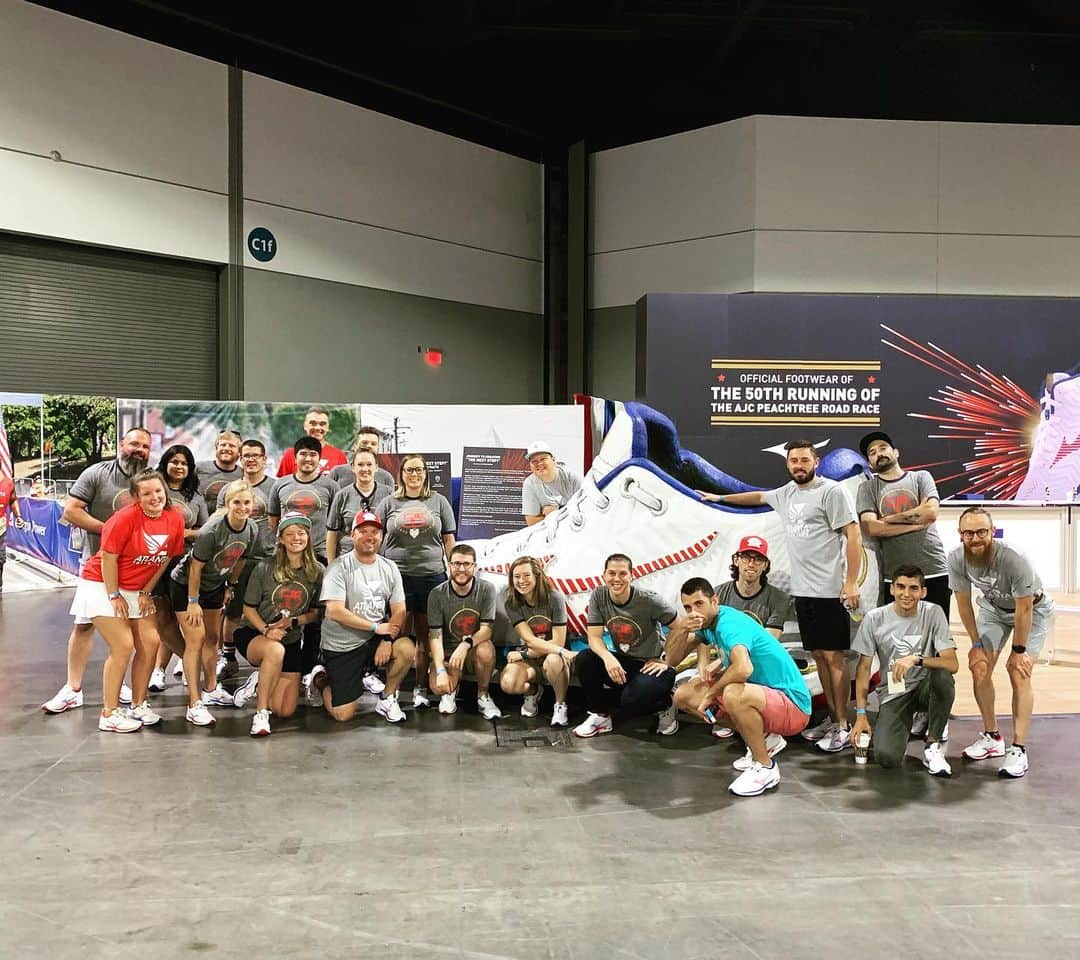 MizunoRunningさんのインスタグラム写真 - (MizunoRunningInstagram)「#teammizuno is at your service! We are partnering with @atlantatrackclub this year to help you get your shoes, shirt, commemorative medal, and renew your membership all in one place! We’ll be at the #ajcprr expo until 6pm today, and 10am-6pm tomorrow.  #MizunoRunning #Peachtree #runningcityUSA #reachbeyond」7月3日 5時13分 - mizunorunningusa