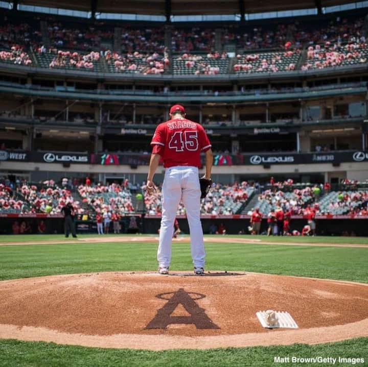 ABC Newsさんのインスタグラム写真 - (ABC NewsInstagram)「Los Angeles Angels pitcher Tyler Skaggs, who was found dead on Monday, will be honored with a pregame moment of silence before his team takes on the Texas Rangers Tuesday night. #angels #losangelesangels #mlb #baseball」7月3日 5時22分 - abcnews