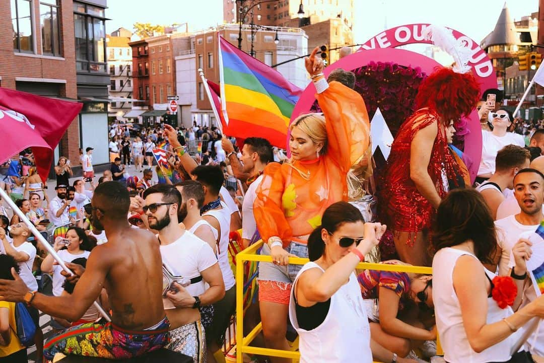 ヘイリー・キヨコさんのインスタグラム写真 - (ヘイリー・キヨコInstagram)「What was your favorite moment of this year’s pride? 📸: @trevorfloresphoto」7月3日 5時40分 - hayleykiyoko