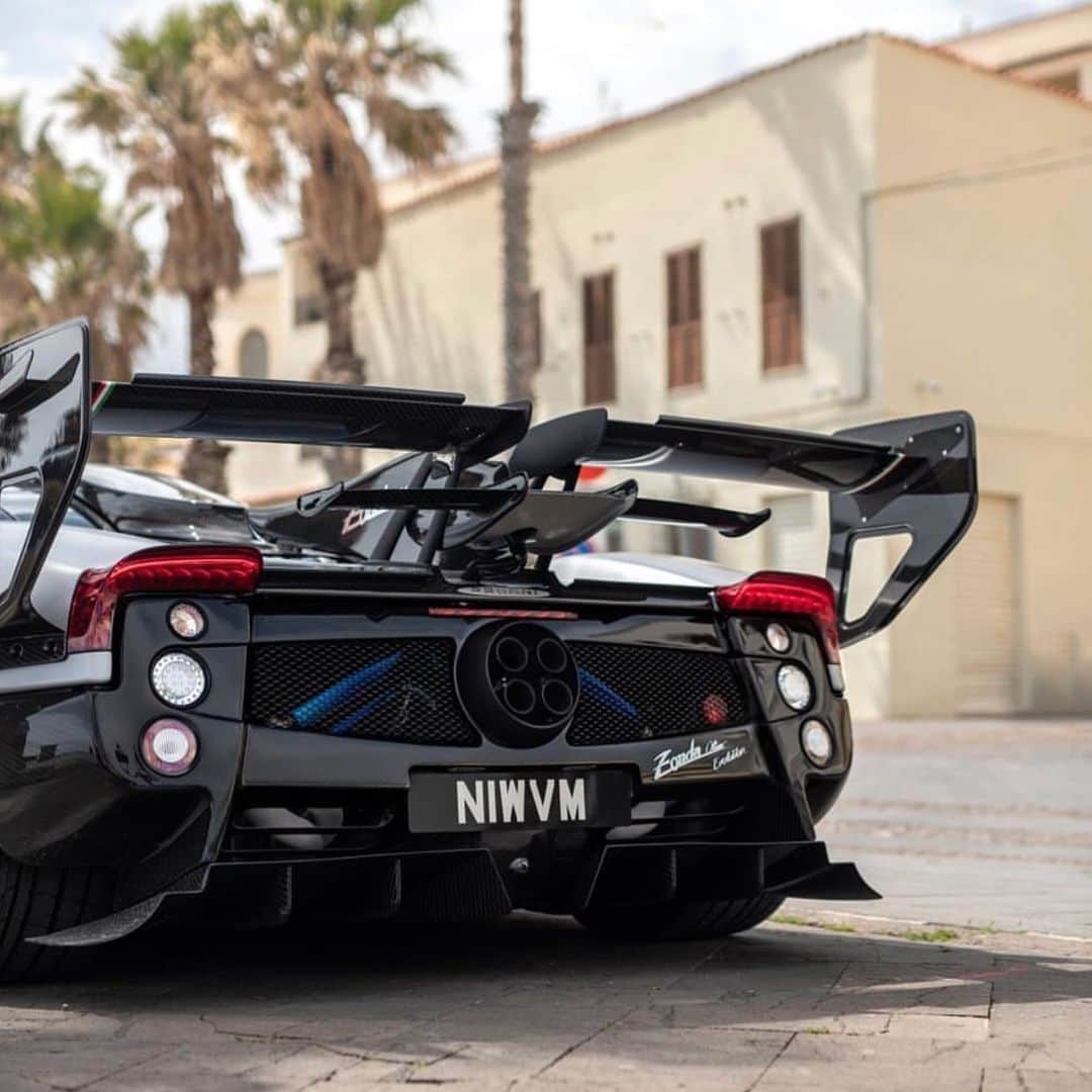 CarsWithoutLimitsさんのインスタグラム写真 - (CarsWithoutLimitsInstagram)「Totally insane and out of this world 🧥 Photo @j.b_photography  #carswithoutlimits #pagani #zonda #zondaoliver」7月3日 11時11分 - carswithoutlimits