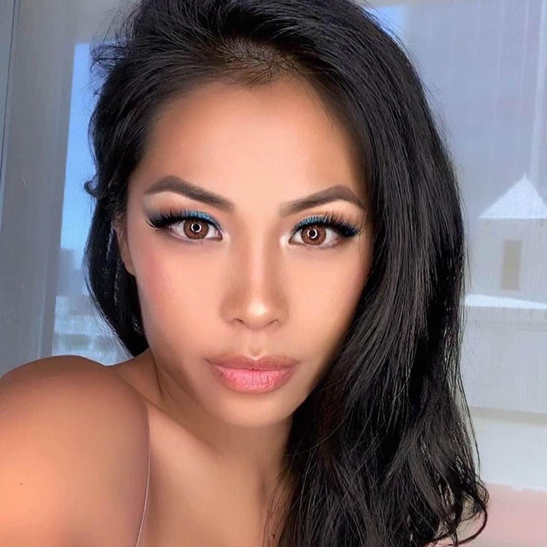 Too Facedさんのインスタグラム写真 - (Too FacedInstagram)「Gorgeous @heath3rawr gets her FLAWLESS complexion with our Born This Way Super Coverage Concealer in shade Natural Beige, Sugar Peach Wet and Dry Face & Eye Palette, Peach Perfect Setting Powder, and Hangover 3-in-1 Setting Spray! 🤩 #regram #toofaced」7月3日 6時00分 - toofaced