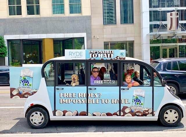 Vita Coco Coconut Waterのインスタグラム：「Possible to hate: back seat drivers Impossible to hate:  THIS back seat driver」
