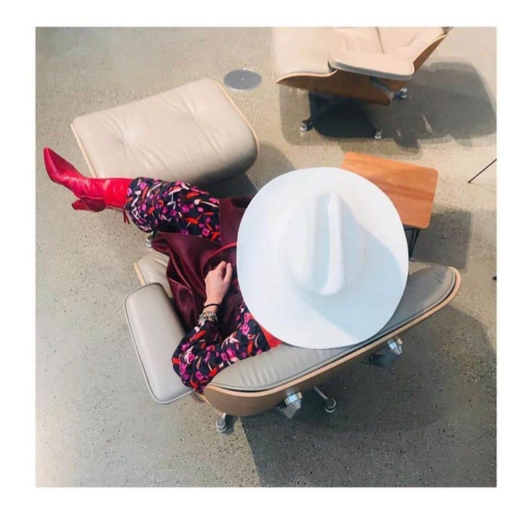 シューマッハさんのインスタグラム写真 - (シューマッハInstagram)「💋 #dorotheesview #AColorfulMind #dorotheeschumacher #enjoywhereyouarenow #interior #interiordesign #dresses #design #pattern #prints #love #TheMuse #traveltheworld by @katjafoo」7月3日 6時04分 - dorotheeschumacher