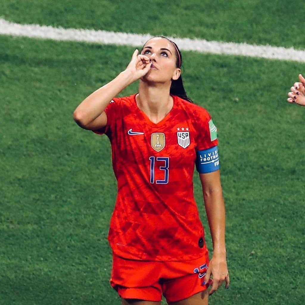E! Onlineさんのインスタグラム写真 - (E! OnlineInstagram)「The @uswnt is going to the #FIFAWWC final, Alex Morgan is having the best 30th birthday ever...and that's the TEA. ☕️(📷: Getty Images)」7月3日 6時04分 - enews