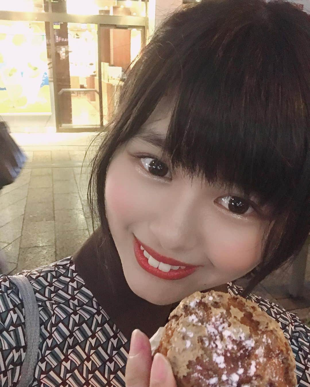 蒼山みことさんのインスタグラム写真 - (蒼山みことInstagram)「私とシュークリーム食べよ♡  #yummy #😋 #photo #idol #sukisugirukiss #garushin #mikotoaoyama #シュークリーム #美味しい #アイドル #スキスギルキス #ガルシン #グラビアアイドル #蒼山みこと #likeforlikes #instalike #instagood #instaphoto #followｍe #フォロー大歓迎 #フォロワーさんは宝物」7月3日 6時27分 - mikoto__aoyama0917