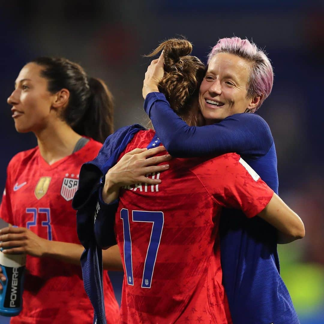 CNNさんのインスタグラム写真 - (CNNInstagram)「The US 🇺🇸 is going to the World Cup final after a narrow 2-1 win against England 🏴󠁧󠁢󠁥󠁮󠁧󠁿 on Tuesday ⚽️ England gave the defending champs all they could handle but a late missed penalty helped send the #USWNT to their third straight final. @alexmorgan13 scored the winning goal — on her 30th birthday. #worldcup #worldcupsemifinal (📸: Richard Heathcote, Rico Brouwer, Molly Darlington/Getty Images)」7月3日 6時35分 - cnn