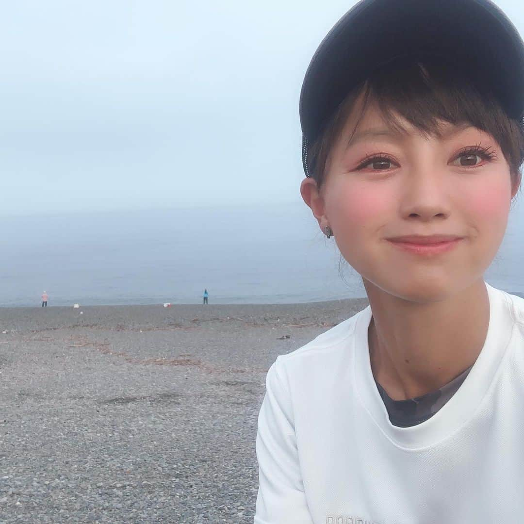 福島和可菜さんのインスタグラム写真 - (福島和可菜Instagram)「おはようございます☀ 雨降ってない🥰爽やかな朝‼️ 私の後ろには…海🌊  ニヒヒヒヒ😁  良いロケにして来ます✋✋ #海 #SEA #love #outdoor #ロケ #撮影 #爽やかな朝 #雨 #降ってない #太陽を浴びたいよう #sun #☀ #🌊 #🐟」7月3日 6時31分 - fukushimawakana