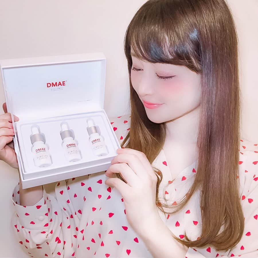 atmmyさんのインスタグラム写真 - (atmmyInstagram)「DMAE ゴールデンナノエッセンスをゲット💖 金配合美容液で、透明感のある美肌を目指します(..◜ᴗ◝..)♪ 見た目はトロっとしてるけど肌に伸ばすと水々しく、すぐに浸透してベタベタせずにしっとりさせてくれますよ😍✨ #DMAE #PR #GOLDENNANO #ゴールデンナノエッセンス #金配合 #日本製 #美容液 #bis #ハートブラウス #DHOLIC #dholicsnap #koreanfashion #ootd」7月3日 7時05分 - atmmy