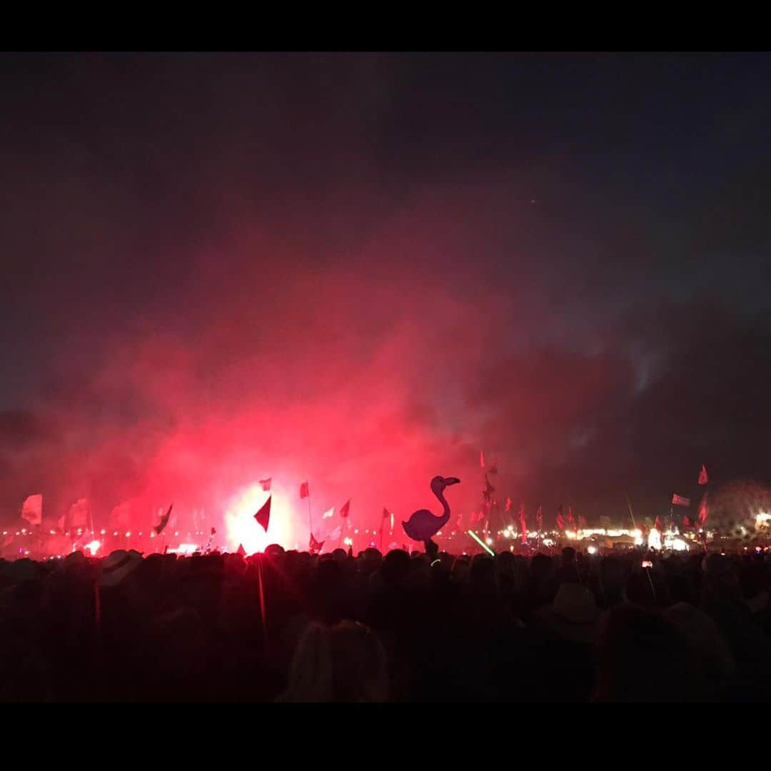 リヴ・タイラーさんのインスタグラム写真 - (リヴ・タイラーInstagram)「@glastofest」7月3日 7時31分 - misslivalittle