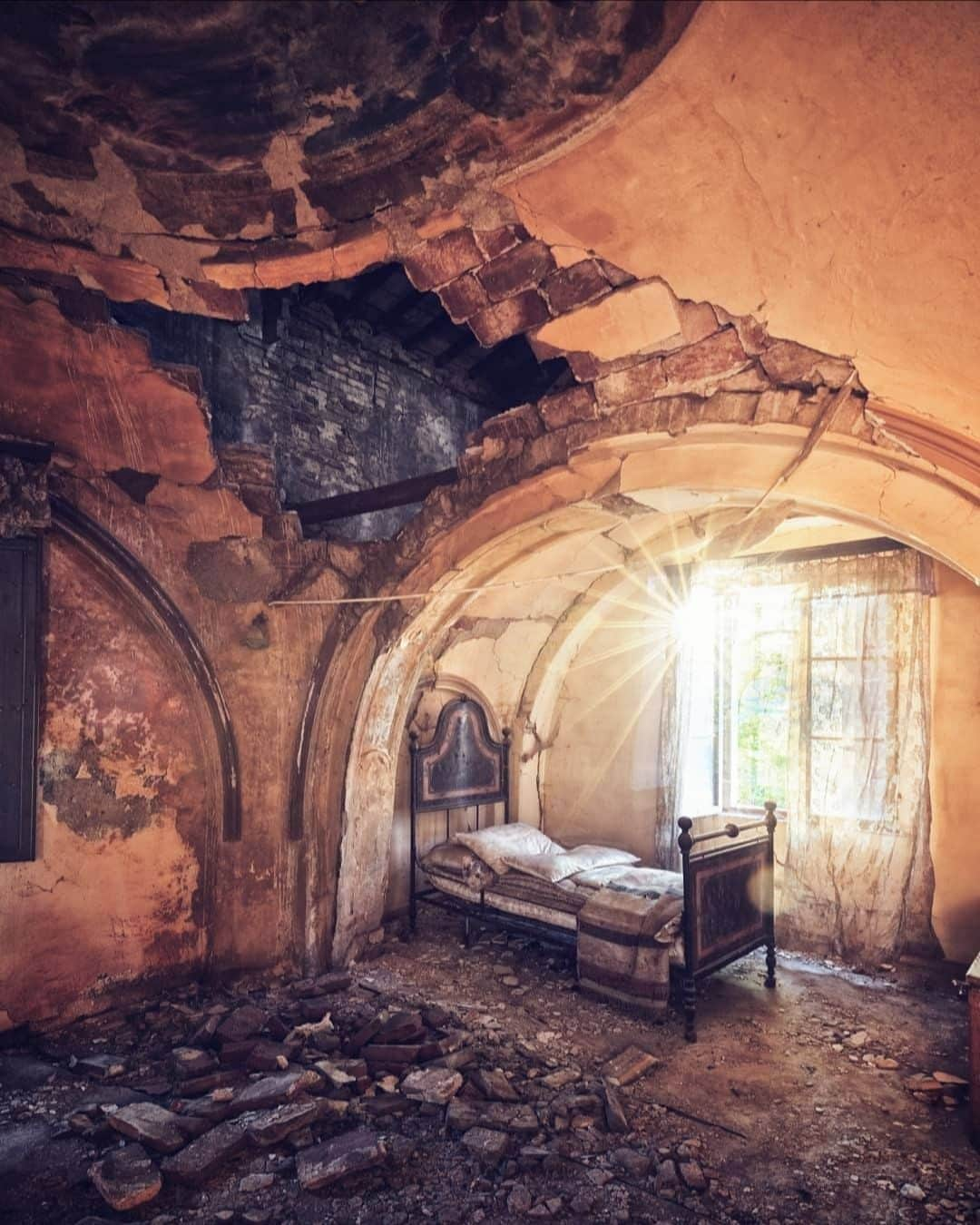 Abandoned Placesさんのインスタグラム写真 - (Abandoned PlacesInstagram)「The inside of a crumbling castle. Photography by @glory.of.disrepair . . . . . . #itsabandoned #decay #ruins #explore #urbex #UrbanExploring #history #adventure #abandonedplaces #photography #abandonedphotography #travel #forgotten #abandoned #allabandoned #gramslayers #artofvisuals #AOV #MoodyGrams #illgrammers #HeaterCentral #createcommune #AGameofTones #create #abandonednature #abandonedEurope #urbexphotography #urbandecay #exploreeverywhere #photography」7月3日 8時00分 - itsabandoned