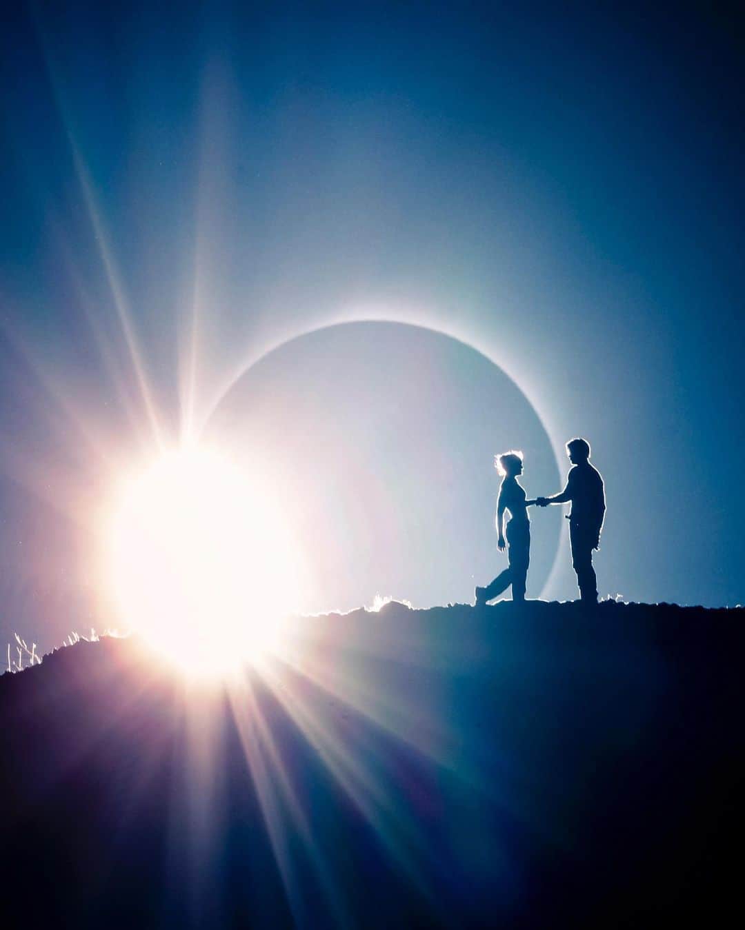 Discoveryさんのインスタグラム写真 - (DiscoveryInstagram)「“A potent reminder of our shared human experience. The total solar eclipse, shot one hour ago here in Chile. What a wonder to behold.” 📸 + caption by Ted Hesser (@tedhesser) . . . . #photography #photooftheday #explore #naturephotography #nature #potd #travelIG #wow #eclipse #Chile #news #space #NomadTheFilm #totalsolareclipse #solareclipse #SouthAmerica」7月3日 8時23分 - discovery