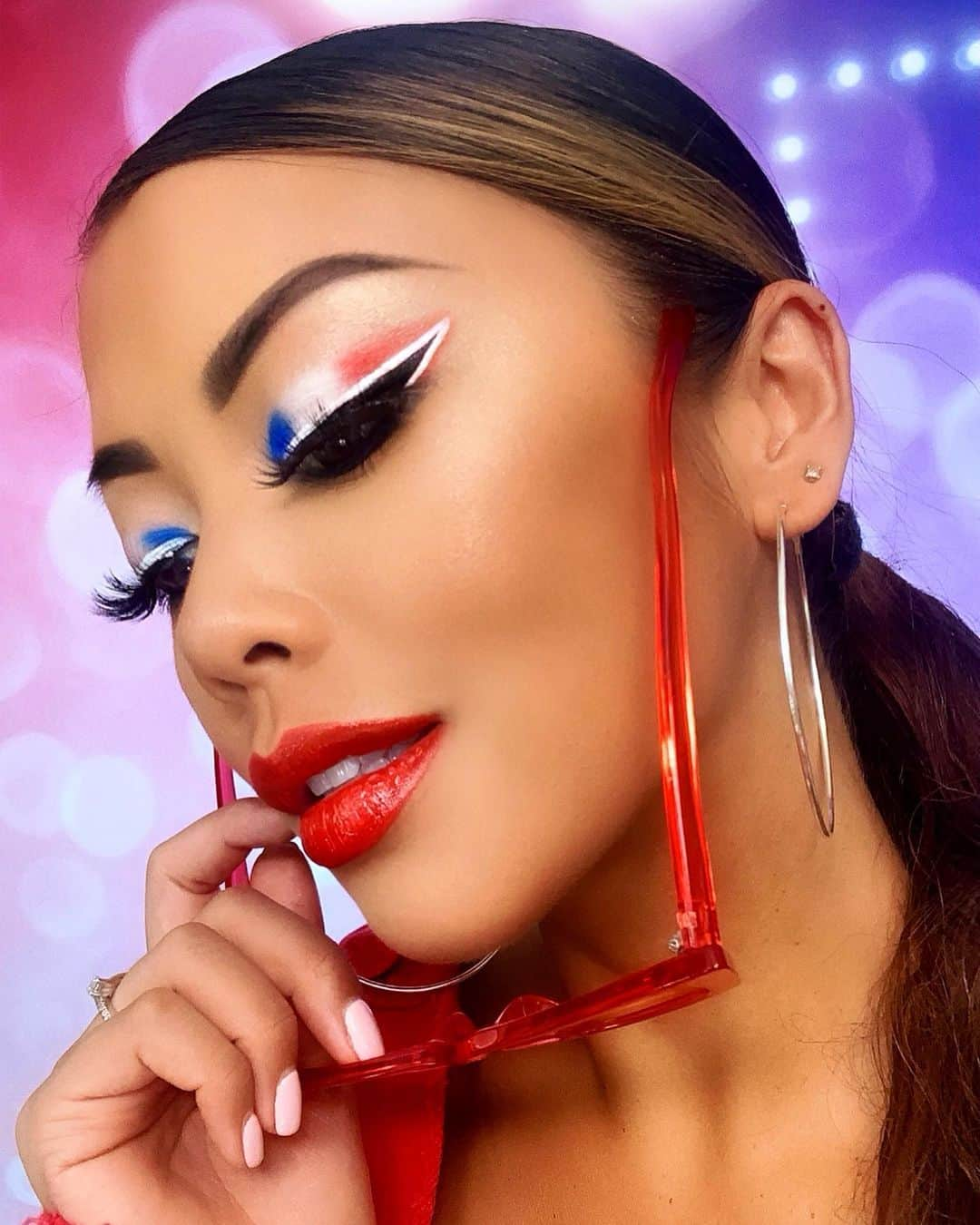 リアン Vさんのインスタグラム写真 - (リアン VInstagram)「Have you seen my last post on this look? 4th of July inspired glam! 🇺🇸 Also doing a new MAKEUP GIVEAWAY! Watch my stories for a chance to win! 🎁  #Makeup Details 💄  @maybelline instant age rewind in light pale @maccosmetics chill eyeshadow @fentybeauty vivid liquid eyeliner in wet tshirt @pinkyrosecosmetics obsessed eyeshadow palette @covergirl outlast active get in line eyeliner @lorealmakeup extra intense liquid pencil eyeliner @maccosmetics carbon eyeshadow @lagirlcosmetics perfect precision lip liner in reddish @uomabeauty black magic metallic lipstick in savage  @dollarlashclub Mariah lash」7月3日 8時36分 - lianev