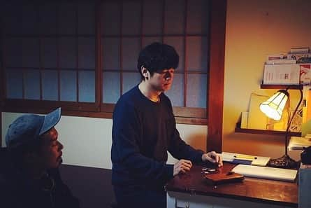 井浦新さんのインスタグラム写真 - (井浦新Instagram)「横尾監督とは 四六時中歩幅を合わせて長崎を旅した つらいこともくるしいもかなしいもたのしいも 家族への想いや記憶を閉じ込めたこはくから 自分をしっかりみつめ向き合えたら 厳しくも優しくゆるしてあげられたら そんな映画に育っていけたらなんかいいよね  今週末はいよいよ東京で初日舞台挨拶 映画【こはく】 どうぞ宜しくお願いします 主題歌を歌う車谷さんとの思い出 披露しちゃおっかな  7月6日（土） 【舞台挨拶登壇】 井浦新／アキラ100％／車谷浩司／横尾初喜 ありそうできっと今後はないであろう このほぼほぼ同世代フォーメーションで登壇します 是非この機会にユーロスペースとシネマート新宿へ チケットは各劇場にて販売しています  ユーロスペース 14:05の回上映後  シネマート新宿 17:05の回上映前  #映画こはく #横尾組 #アラタすごい #アキラやばい #エンクミ公私混同 #ポスター模写シリーズ #みんな模写ってる？」7月3日 8時46分 - el_arata_nest