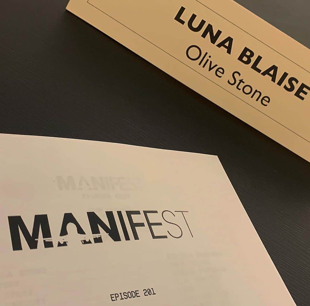 ルナ・ブライズ・ボイドのインスタグラム：「we’re back! szn 2 🥰 #manifest」