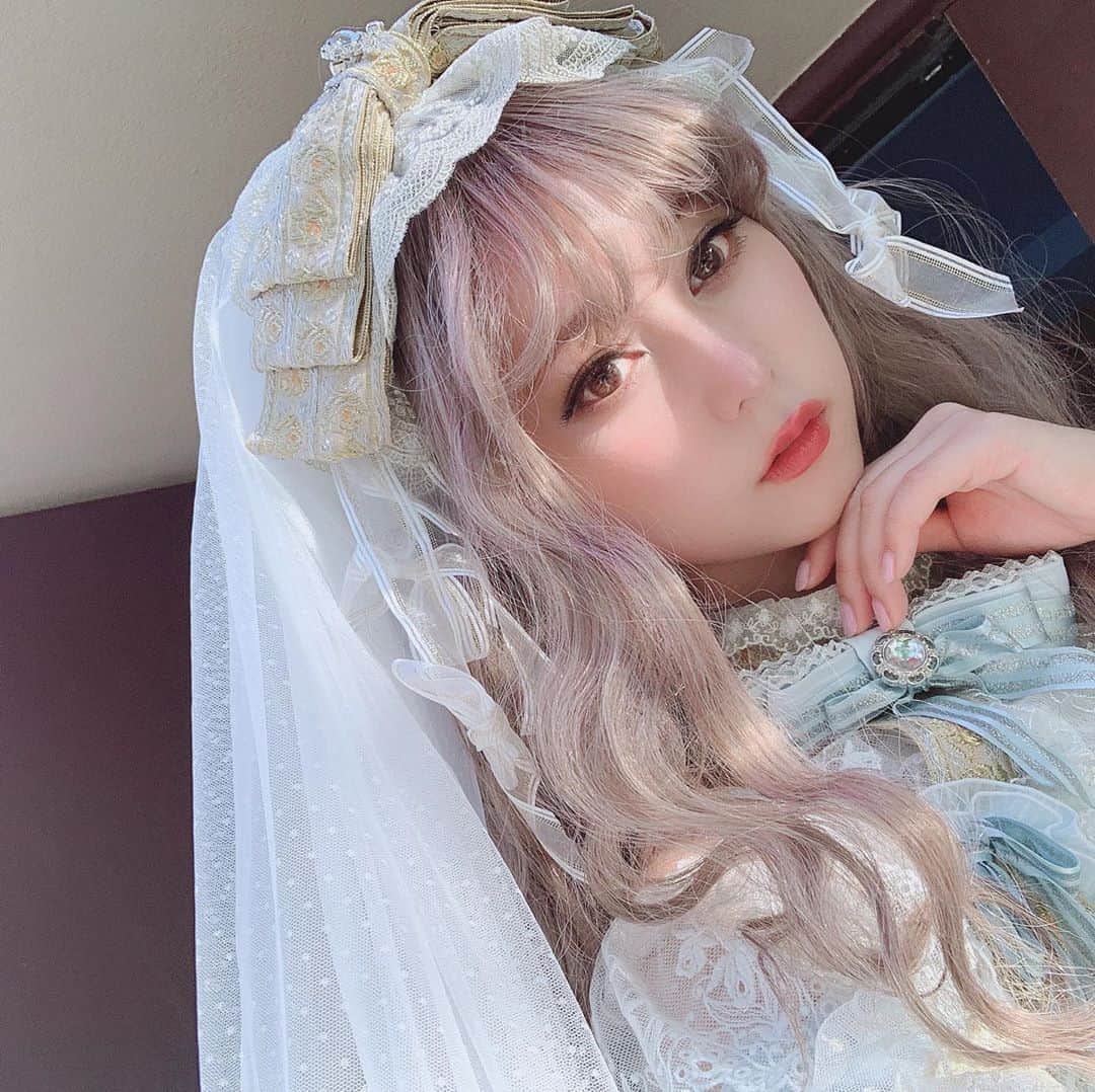 楠世蓮（SELEN）のインスタグラム：「ずっとInstagram更新出来てなかったけど 上海～アメリカ連続で海外のお仕事して、インスタもっと更新して下さい！といってくれる方もいて、もっと自分のこととか発信してみたくなりました、ゆっくりかもしれないけど、みんなと繋がれたらいいな、🖤 #lolita #akon2019 #selen #babythestarsshinebright」