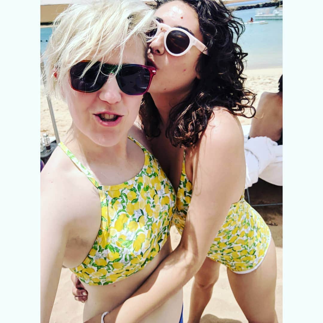 ハナー・ハートのインスタグラム：「my main squeeze 🍋」