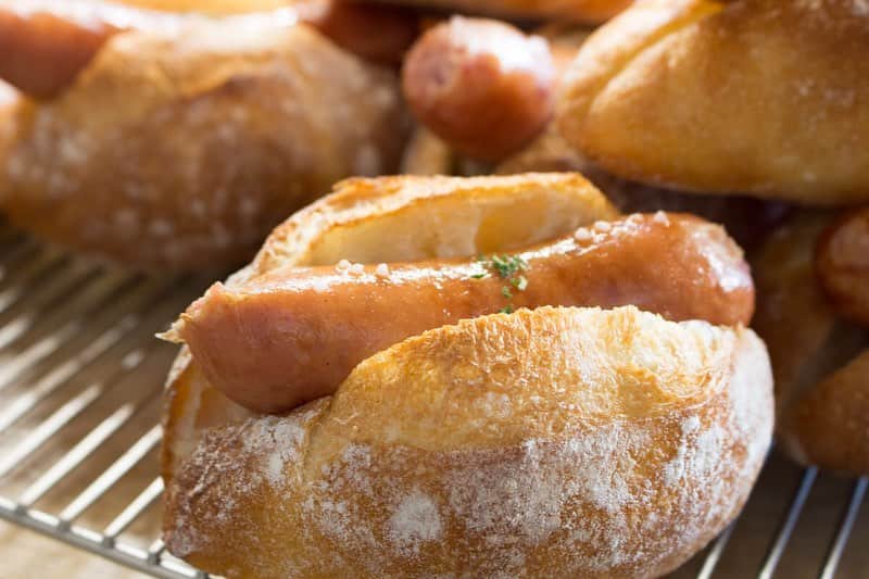 笹塚駅のパン屋さん オパンさんのインスタグラム写真 - (笹塚駅のパン屋さん オパンInstagram)「🖋...﻿ [2019.07.03]﻿ ﻿ おはようございます、﻿ オパンです。﻿ ﻿ 今日も朝からたくさんの焼き立てパンをご用意してお待ちしております。﻿ オパンドッグ、クロックムッシュが焼き上がっています。﻿ ﻿ その他にも、チョココロネ、フランス類（ミルクフランス、あんフランス、コーヒーフランス、明太フランス、ガーリックフランス）、キャロットケーキやキッシュ、カヌレ、スコーン、ハート、各種クッキーなどご用意しております。﻿ ﻿ ﻿ 本日も、焼き上がりのパンの香ばしい香りと一緒に、お待ちしております。﻿ ﻿ __________________________________________﻿ ﻿ 🥖 季節限定﻿ ﻿ ・鶏肉とスナップエンドウのフォカッチャ﻿ ﻿ __________________________________________﻿ ﻿ 💬 商品のご予約について﻿ ﻿ 以下の商品はご予約ができません。﻿ ・オパンドッグ﻿ ・ミルクフランス類(ミルクフランス、あんフランス、コーヒーフランス、ガーリックフランス、明太フランス)﻿ ﻿ その他のパンは問題なく、ご予約可能です。﻿ ﻿ ﻿ 💬 ご購入数の制限がある商品﻿ ・ミルクフランスお一人様2本まで﻿ ﻿ __________________________________________﻿ ﻿ 🖋...﻿ #笹塚 #オパン #クロックムッシュ #渋谷 #東京 #京王線 #代々木上原 #sasazuka #shibuya #tokyo #bakery #boulangerie #boulanger #opan #opan_bakery #crust #croissant #whitebread #pastry #instabread #pane #sourdough #naturalyeast #パン #パン屋 #パン屋さん #パン作り #東京パン屋 #🍞﻿ ﻿ ﻿」7月3日 9時05分 - opan_bakery