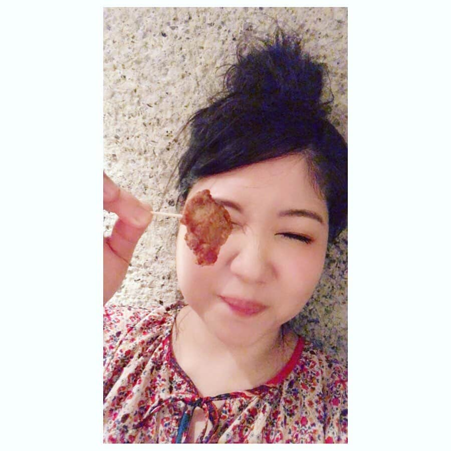 馬場園梓さんのインスタグラム写真 - (馬場園梓Instagram)「へい♪  先日 またお先に 「TERRACEHOUSE TOKYO 2019-2020」  の生活を見させていただきました！  完全に虜。  翻弄されています。  改めて  言葉の大切さを  人との付き合い方を  今一度見つめ直させてくれる番組です。  ありがとうございます☺︎ Netflixで絶賛放送中！  まもなく、地上波の放送も始まりますのでお楽しみに˚✧₊ そして  こちらのステキなお衣装は、  ワンピース:merlot(メルロー)  イヤリング:ANE MONE  唐揚げ:醤油と生姜のバランスが最高  になります。  ですので  ルン♪  #yeah #exciting #Netflix  #テラスハウス #TERRACEHOUSE #ワンピース #イヤリング #唐揚げ #球体 #虜 #ルン♪」7月3日 9時15分 - babazonoazusa