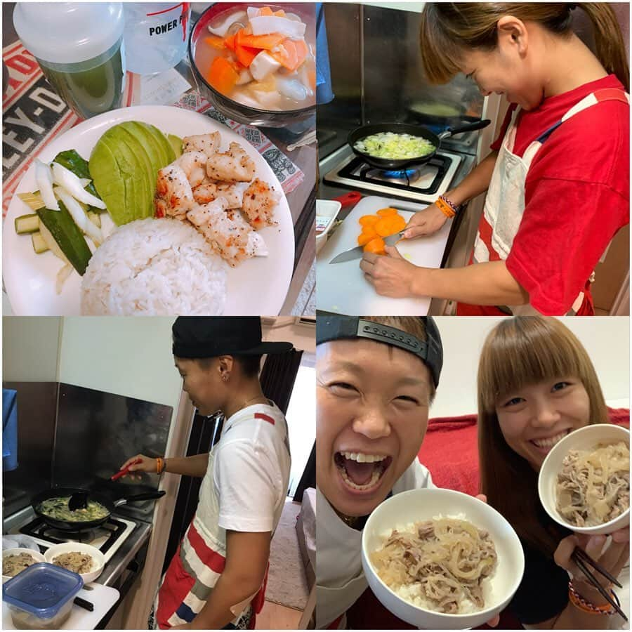 佐山万里菜さんのインスタグラム写真 - (佐山万里菜Instagram)「🍽シェフ佐山&新人シェフ平岡🍽 RISEで活躍してるキックボクサーの空手女王 From NY 琴 平岡選手 @koto620 ✨ 7月13日に韓国🇰🇷で試合があるから絶賛追い込み&減量中！！ . . 初出張…シェフ佐山！！ 新人シェフ平岡にたいしたことないシェフ佐山が伝授✨ シェフ平岡……現在は、肉を焼く事ぐらいしかしない。。 伸びしろしかないあたり半端ないです☺️ 乞うご期待ですね‼️ 「料理やります！！」宣言していたのできっと1年後ぐらいにはシェフ佐山は、抜かれるでしょう🤔 そして作ってきただきましょう🍽 . . 自分が試合前のリカバリーで絶対食べているスープ✨  これ食べて負けた事なし！！ 勝負飯じゃなくて……勝利飯👊 @takumeshi512 レシピの中でもお気に入りの鶏そぼろも✨ 勝利をお土産に笑って帰って来ること間違えなしだな☺️ . . 一緒にボクシングトレーニングしてるけど…そこまでやるかって本当すげぇーなぁって感じる事ばかり。。 びびらされてる…。 なかなかいないよなぁーそぅ思わせてくれる人！！ 強さの秘訣は、トレーニング量とそれを全力でこなせるメンタルだな👊 いつもいい刺激もらってます✨ 普段は、いつもふざけてるし笑顔がステキなクソガキですが……本当すげぇー奴！！ 戦い抜く強さを持っている人が近くいるって 本当刺激的👊 負けず嫌いスイッチ🔛✨ 平岡選手に負けないぐらいに頑張ります👊 試合まであと少し！！ 🍴アスリートのリアルなアスリート飯🍴 #happy #爆笑 #笑顔 #オシャレ #可愛い#かっこいい#写真#海好き #アスリート#筋肉 #腹筋 #トレーニング #感謝 #ライフスタイル#いいね #お気に入り#減量飯 #ダイエットメニュー #instagood #筋肉女子 #ファッション #message#応援 #axf #勝利#キックボクシング #料理 #減量」7月3日 9時23分 - sayama.19