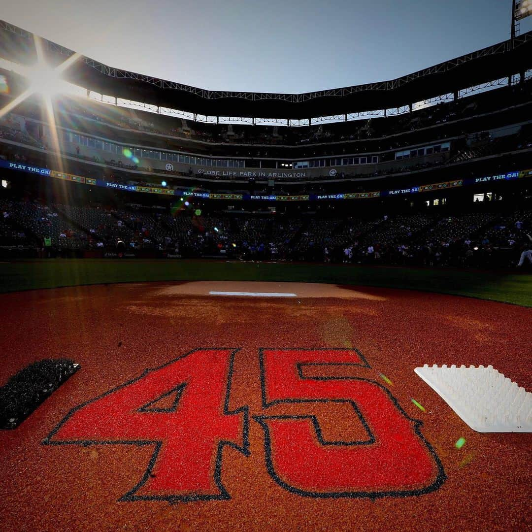 MLBさんのインスタグラム写真 - (MLBInstagram)「A moment of silence for No. 45.」7月3日 9時26分 - mlb