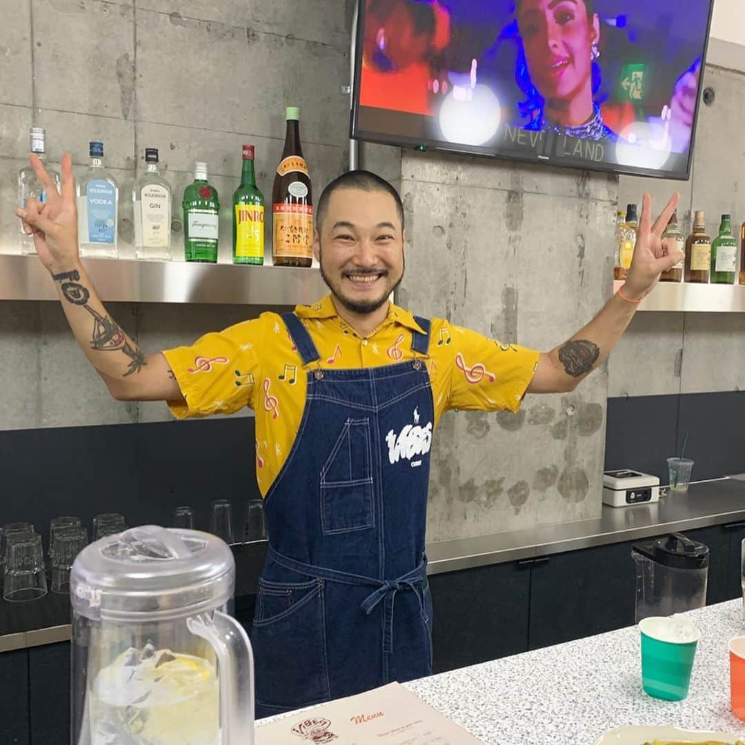 のインスタグラム：「バイブスおじさん in 中目黒﻿﻿ 来週からOPEN🎉﻿﻿🍛 #vibescurry #congrats」