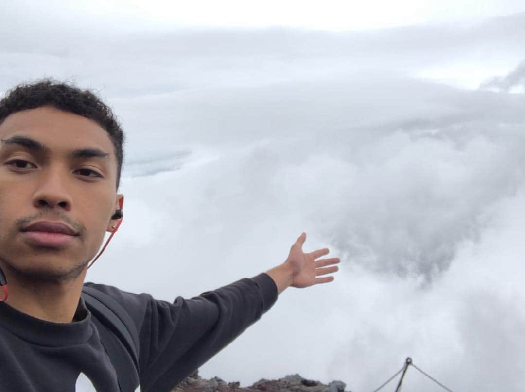簗瀬洋介のインスタグラム：「Finally climbed Mt Fuji! Although the view was not clear it’s a very beautiful place. Happy to experience it with great people. ・ ・ #mtfuji #mtfujiclimb #富士山 #hiking」