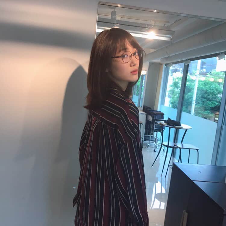 のインスタグラム：「#💈 田畑のお兄さんにメンテナンスしてもらった先日。 有難や〜 @yuukitaba_hair .  #haircut #haircolor #salon #model #tokyo #japan #stripeshirt #도쿄 #일본 #모델」