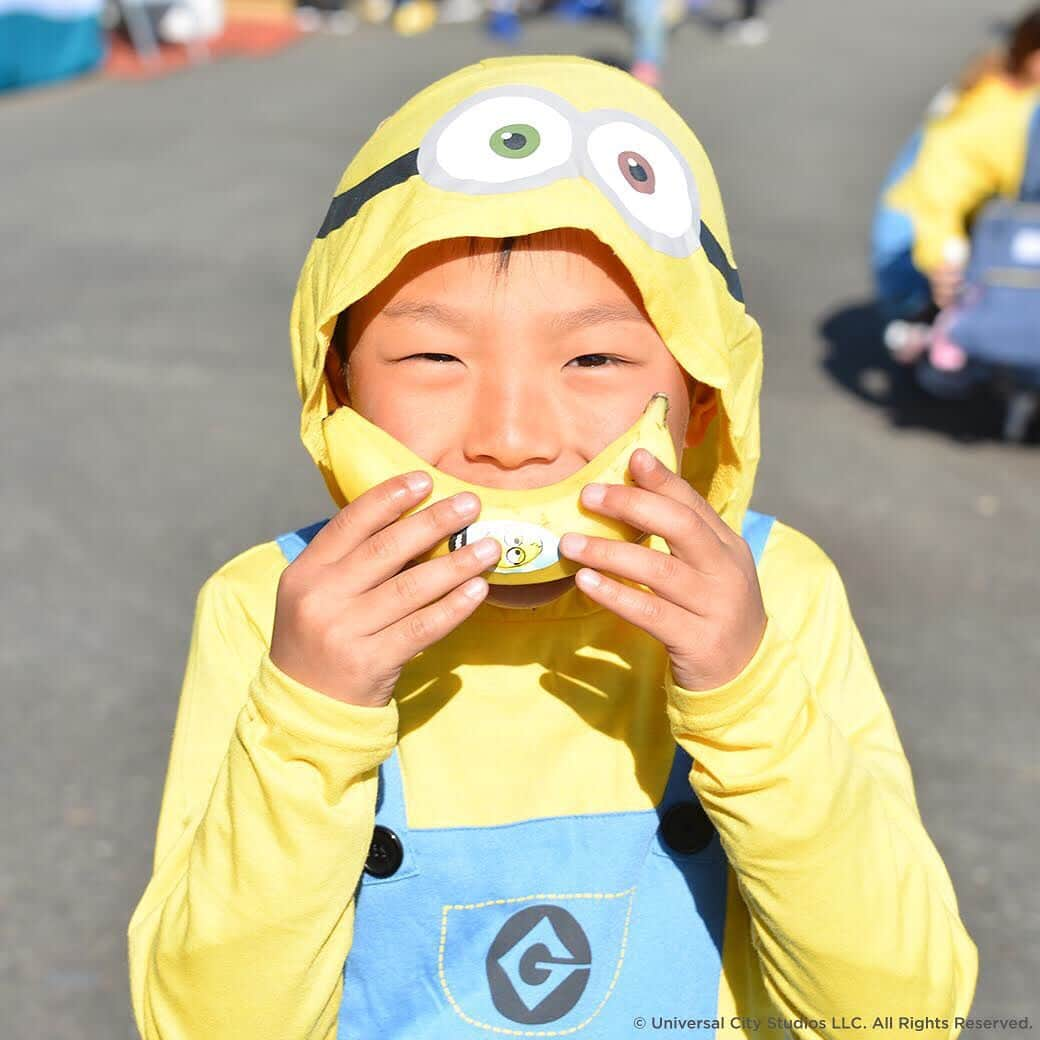 ミニオンさんのインスタグラム写真 - (ミニオンInstagram)「. ＼開催まであと1⃣ヶ月❣／ . みんな夏の予定は決まったかな❓ . 今年の夏は #ミニオンズラン静岡＠用宗でミニオンになりきり真夏の暑さを吹き飛ばそう🌻 . 限定グッズ販売や可愛いフォトスポットなどミニオン好きにはたまらないコンテンツ盛り沢山‼️ . もちろんミニオンも遊びに来るよ📸 ミッションクリアで大好物ゲット❓ . チケット好評販売中🎟️ . 詳細は【ミニオンズラン】で検索❣ . #ミニオンズラン #バナナの日 #minions #minionsrun #ミニオン #bananaday #MinionBananaDay #バナナゲット #静岡 #用宗 #用宗海岸」7月3日 19時15分 - minion_officialjp