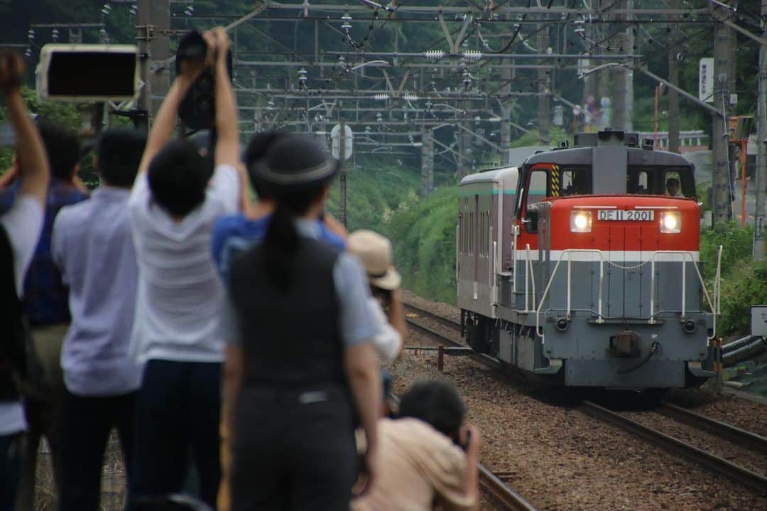 徳永ゆうきさんのインスタグラム写真 - (徳永ゆうきInstagram)「たくさんの鉄道ファンに見守られ一路長津田へ。 #鉄道写真 #撮り鉄 #鉄道好き #JR東日本 #横浜線 #相原駅 #ゆうマニ #東急譲渡甲種」7月3日 19時11分 - tokuchan_1113