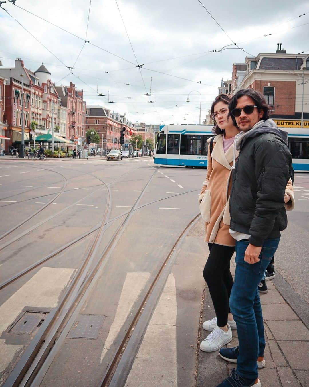 Kimberly Ryderさんのインスタグラム写真 - (Kimberly RyderInstagram)「name: edward hobby: taking long walks in cool amsterdam air w/ wifey. then buying chocolate-covered churros. #edwardkimberly」7月3日 19時11分 - kimbrlyryder