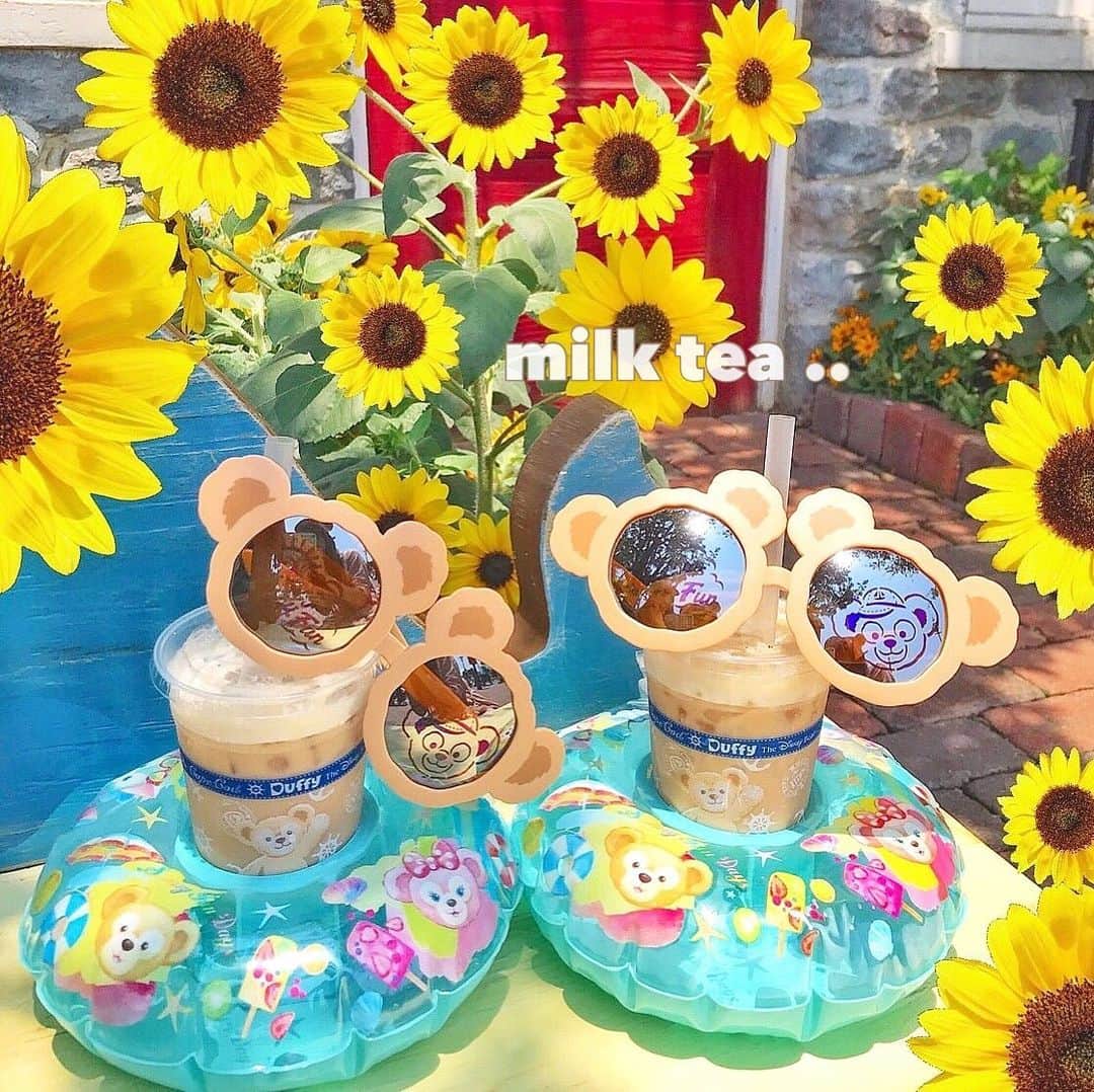 のインスタグラム：「❤︎ . 人気のこちら💞💞 単品写真載せま〜す🙋‍♀️ . 浮き輪とミルクティーset☕️ お値段1000円💰💞 . 水に浮かべれるタイプになってるから プールに持っていけるううう🥺💞 . ダッフィーのサングラスも 当日購入したよ💞 お値段2000円💰💞💞 . 光に反射するとダッフィー映るの🥺🥺 . . #tds #tdl #tokyodisneysea #tokyodisneyresort #disney #disneyig #duffy #shelliemay #東京ディズニーリゾート #東京ディズニーシー #ディズニーシー #ディズニー #ダッフィーのサニーファン #夏ディズニー #ケープコッド #ダッフィー #いいね返し」