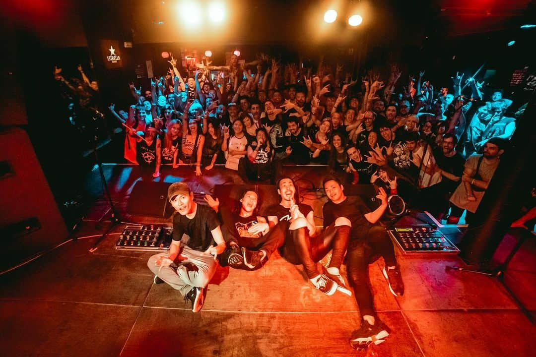 Crystal Lakeさんのインスタグラム写真 - (Crystal LakeInstagram)「Thank you Barcelona 🇪🇸 You guys are the BEST! The most passionate night ever!  Hey Madrid, we’re coming back for you. Your turn TONIGHT!  Photo: @johngyllhamn  #CrystalLake #Helix #WorldTour2019」7月3日 19時13分 - crystallake777