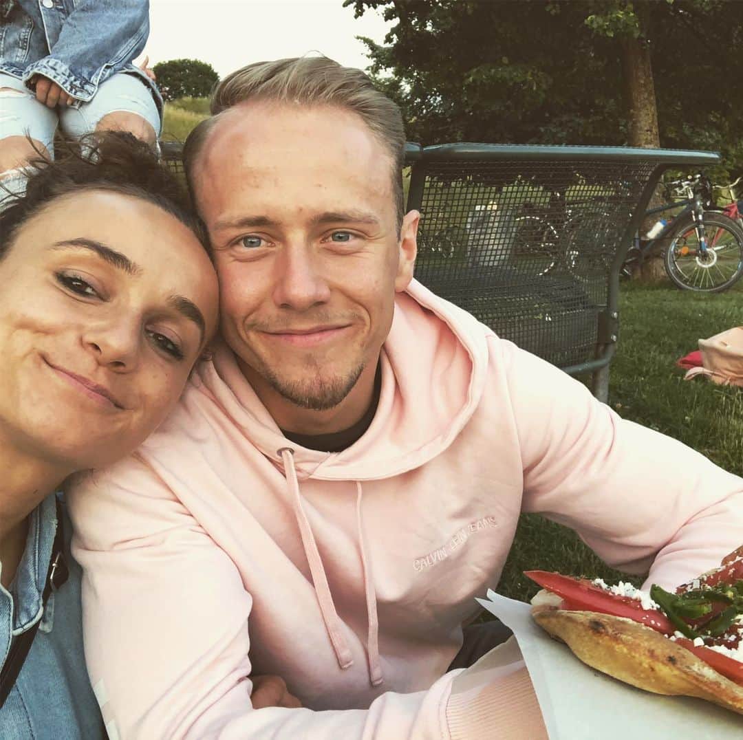 Lina Magullのインスタグラム：「...and all these little things.. 💛」