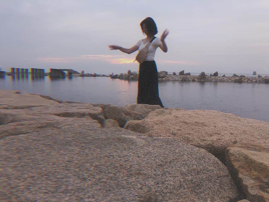 松田紗和さんのインスタグラム写真 - (松田紗和Instagram)「🌊🌊 ふらっと行ける所に海があって緑いっぱいで 少し前まで自分の中で何でもなかったものがすっごい魅力的に感じるようになりました✨ 私はしゃぐからブレブレ(笑) . #地元 #愛強めです」7月3日 19時22分 - blueeeee.i