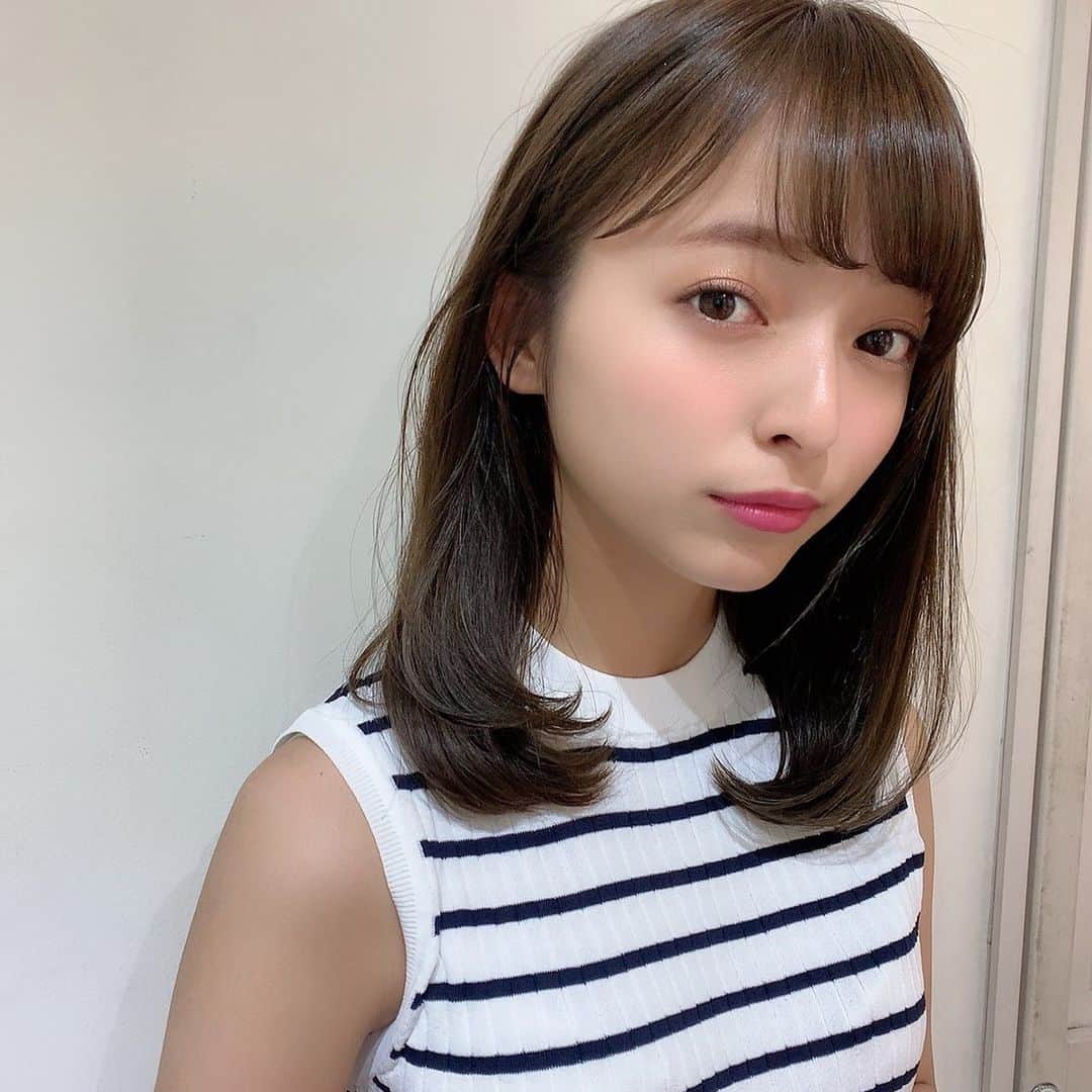 のインスタグラム：「リリーの宮原さんにカラーしてもらったよ💕久しぶりに急にカラーしてもらえて感謝しかない🥰ずっと炎天下の中にいたから真っ黒だよ〜海開きがまだなことに驚きを隠せないぐらい今年はもう夏を大満喫してます🐠🌻」