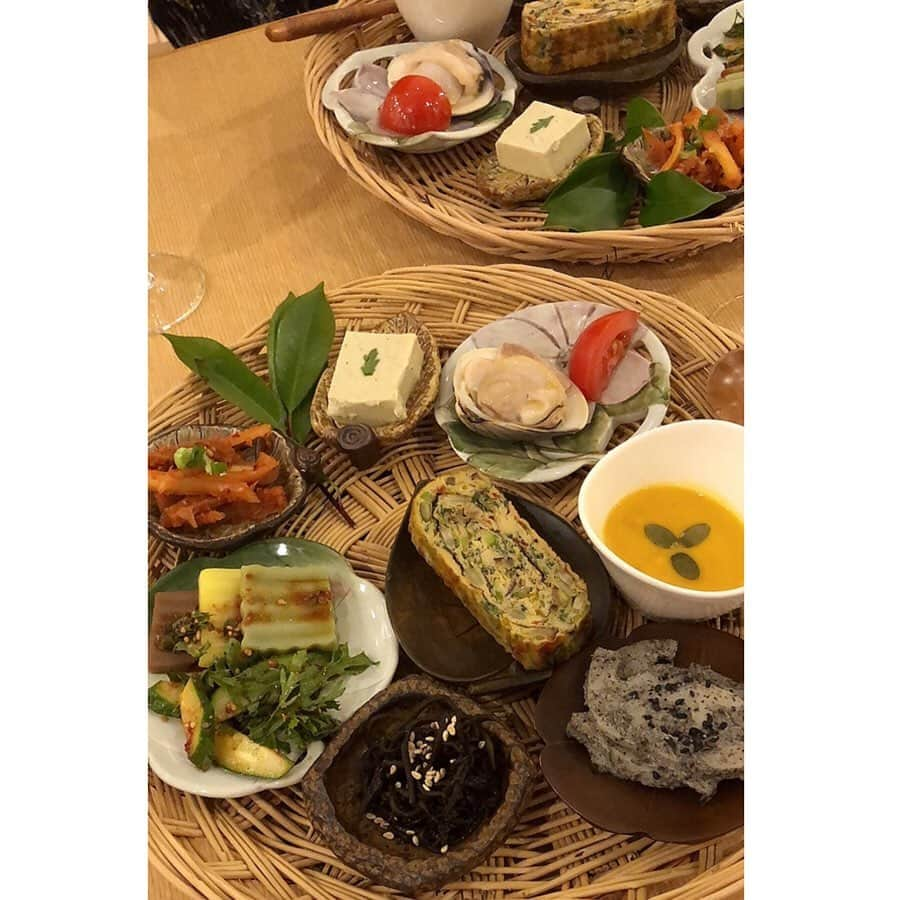 島村まみのインスタグラム：「お友達と錦糸町にある薬膳カフェナイェジュへ✨ 身体に良いうえにとても美味しかったです❤️オーナーが選んでくれたオーガニックワインもとっても美味しかったです🍷😍 ナツメのお酒も癖になりそうです☺️ エステもあるみたいだから今度行ってみたいと思います✨  #nayeju#ナイェジュ#薬膳料理#薬膳#体質改善#お肌ツルツル#錦糸町」