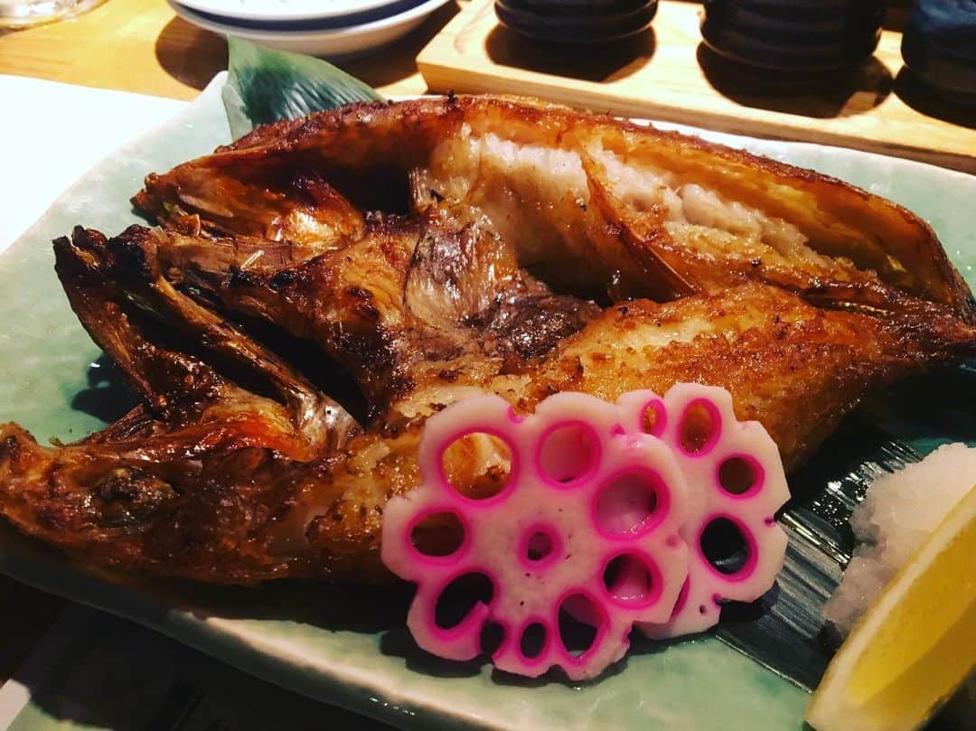 やまだひさしさんのインスタグラム写真 - (やまだひさしInstagram)「孤独じゃないグルメ キンキ焼き。 北海道の魚はやっぱり美味い。 生も焼きも煮付けも蒸しも最高だ。 今夜はラムしゃぶとスープカレーで〆だな。 #やまだひさし #ラジオ #DJ #グルメ #ノマド #北海道 #札幌 #すすきの」7月3日 19時27分 - yamadamic