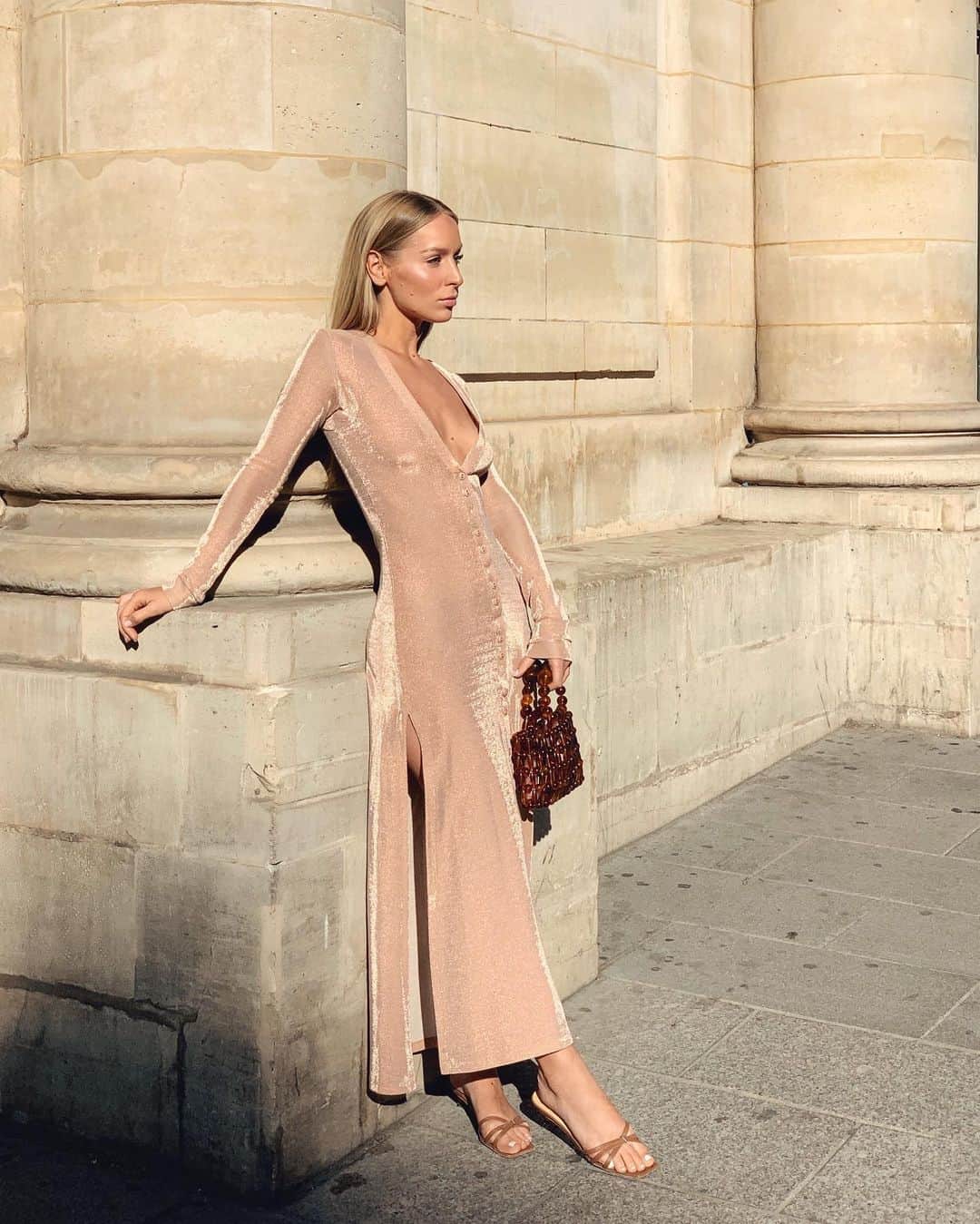 Carin Olssonさんのインスタグラム写真 - (Carin OlssonInstagram)「...That golden light and that @michaellosordo almost-liquid-like-pink-shimmer from yesterday evening ✨」7月3日 19時31分 - parisinfourmonths