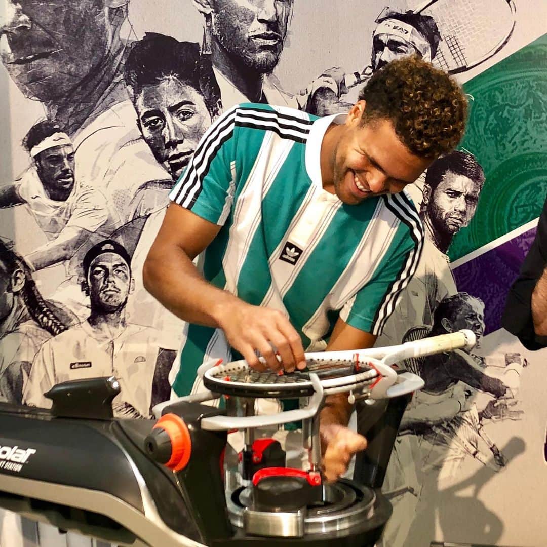 ジョー＝ウィルフリード・ツォンガのインスタグラム：「‪DIY 👉🏽 Do it yourself ✅‬ ‪#TsongaTeam #Wimbledon‬」