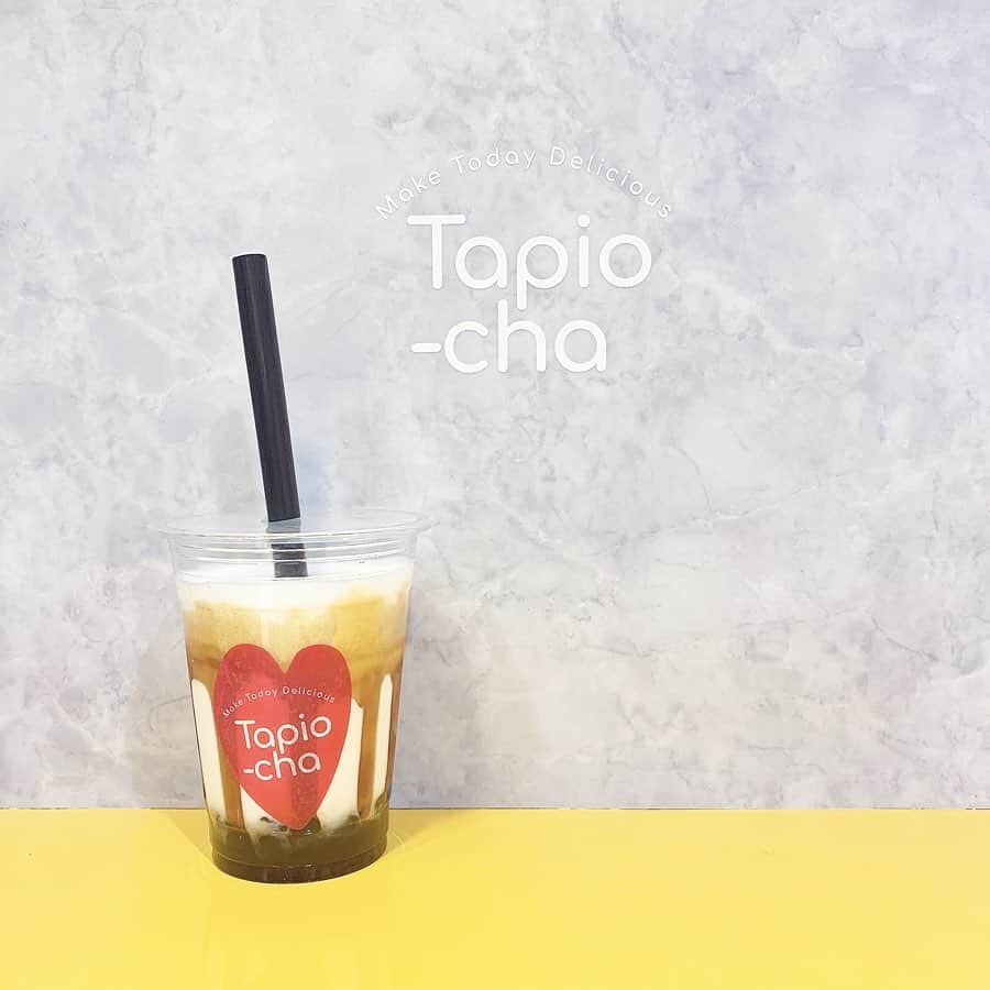 五十嵐茉優さんのインスタグラム写真 - (五十嵐茉優Instagram)「ㅤ ㅤ 横浜大世界でタピタピしてきました😯💓 ㅤ 1階には7/5(金)からオープンする @tapio_cha でチーズフォーム黒糖ラテを 一足お先に頂きました🌟 大きめの黒糖タピオカがもちもちで チーズフォームとも相性抜群で美味しかったよ𓂃 𓈒𓏸 ㅤ 7/5(金)〜7/7(日)の3日間オープン記念で 黒糖タピオカが50%増量orタピオカトッピングが 無料になるみたい💸！！ ㅤ 2階にある @yokohama_chocolate では 今日から新発売のタピオカモンスターを頂きました！ チョコレートの目が付いててすごいかわいい(´～`)💓 わたしはいちごミルクを飲んだよ🍓 ㅤ 横浜大世界に初めて行ったけど おいしいタピオカのお店が2つもあって とっても楽しかった🤯✨ ㅤ #横浜大世界 #タピオチャ #タピオチャ本店 #tapiocha #横浜チョコレートファクトリー #タピオカ #タピオカ巡り #タピ活 #横浜中華街 #中華街食べ歩き #タピオカ大世界 #横浜 #横浜カフェ #チョコレートファクトリー #黒糖タピオカ #タピオカモンスター」7月3日 20時06分 - mau08us