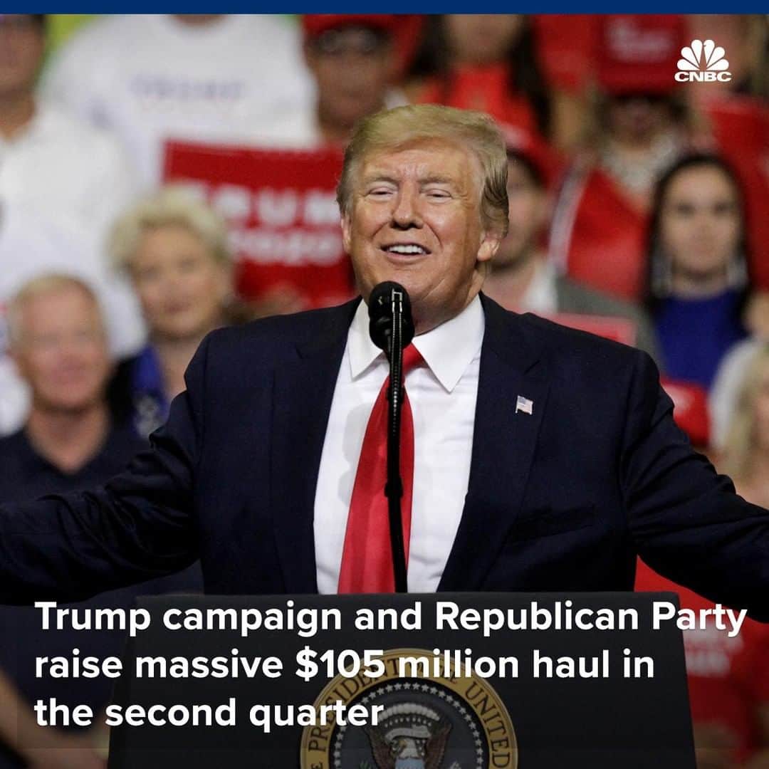 CNBCさんのインスタグラム写真 - (CNBCInstagram)「President Trump’s campaign and the Republican Party have a big advantage as they prepare for a tough bid to keep the White House in 2020. 💰⁠ ⁠ The massive $105 million haul gives Trump and the GOP a head start, as roughly two dozen Democratic candidates scrap for support — and divide donors.⁠ ⁠ For comparison, President Obama’s reelection campaign reported about $46 million in receipts in the second quarter of 2011.⁠ ⁠ More on who is funding the 2020 candidates, at the link in our bio. ⁠ *⁠ *⁠ *⁠ *⁠ *⁠ *⁠ *⁠ *⁠ #potus #trump #donaldtrump #presidenttrump #fundraising #politics #republican #gop #election2020 #election #presidentialelection #politicalnews #uspolitics #followthemoney #yourmoneyyourvote #news #new #cnbc」7月3日 20時10分 - cnbc