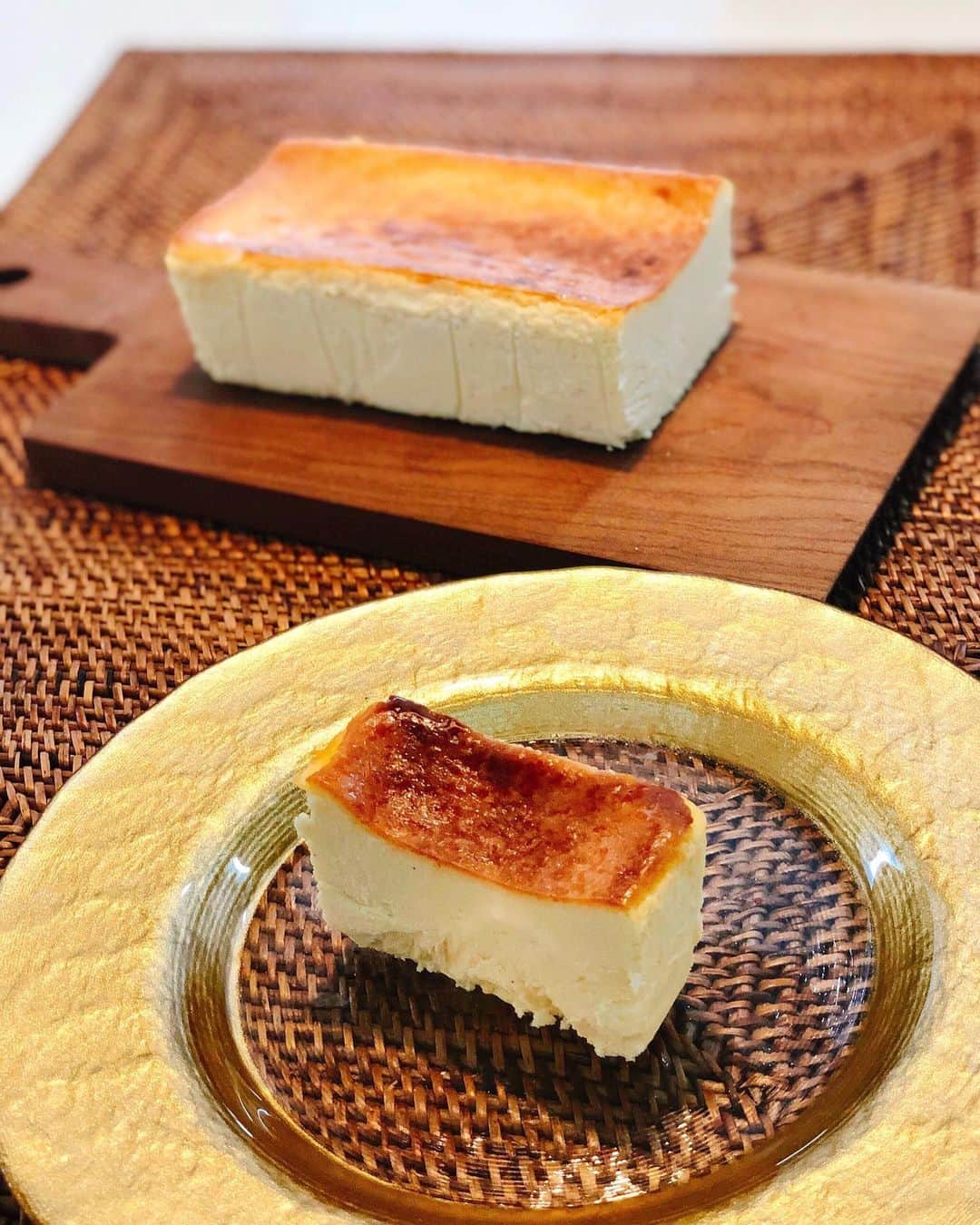 秋山具義さんのインスタグラム写真 - (秋山具義Instagram)「今までは「ミスターチ」で思い浮かぶのは「ミスターチルドレン」でしたが、これからは「ミスターチーズケーキ」になっちゃうんじゃないかというくらい、衝撃的に美味しかった！！！﻿ 自分チーズケーキ史上、一番です！！！﻿ ﻿ 田村浩二シェフ、天才！！！﻿ ﻿ #ミスターチーズケーキ #mrcheesecake #田村浩二 #具義スイーツ2019」7月3日 11時17分 - gugitter