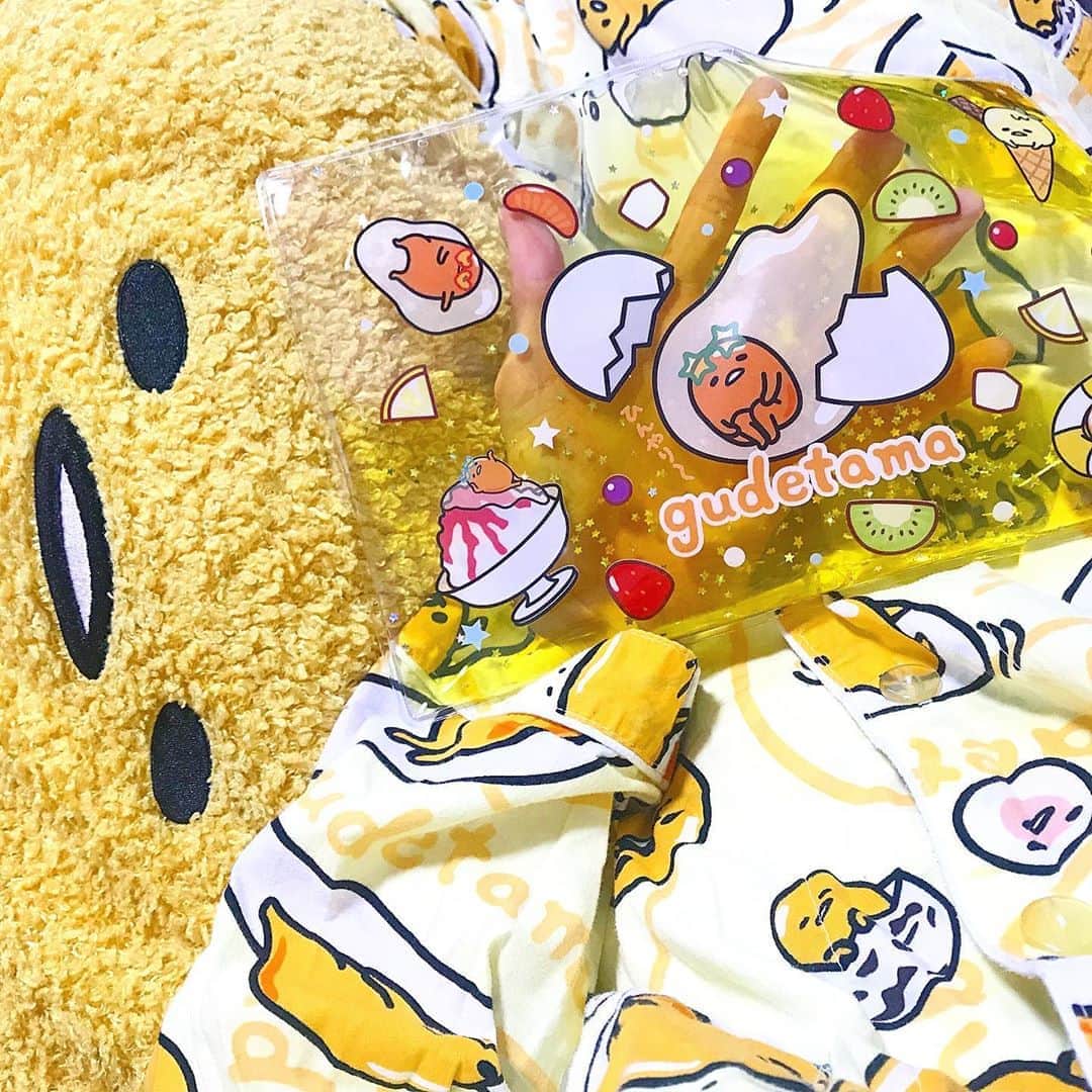 のインスタグラム：「_ . 夏に最適🎐冷却ジェルまくらGET💓 . #冷却ジェル#まくら#ぐでたま#gudetama#sanrio」