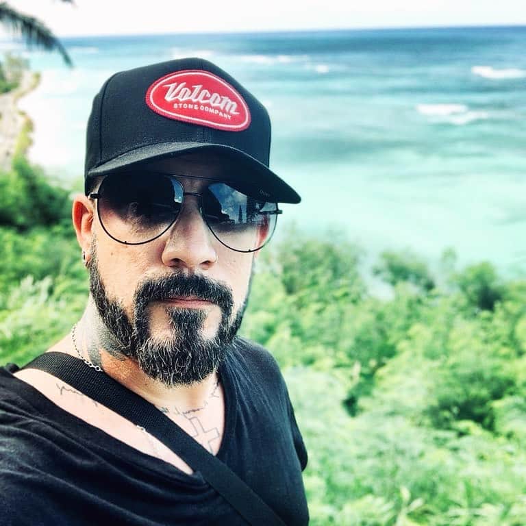 A.J.のインスタグラム：「Livin on island time just soakin up the rays and fam this week! what a way to celebrate and re-energize.」