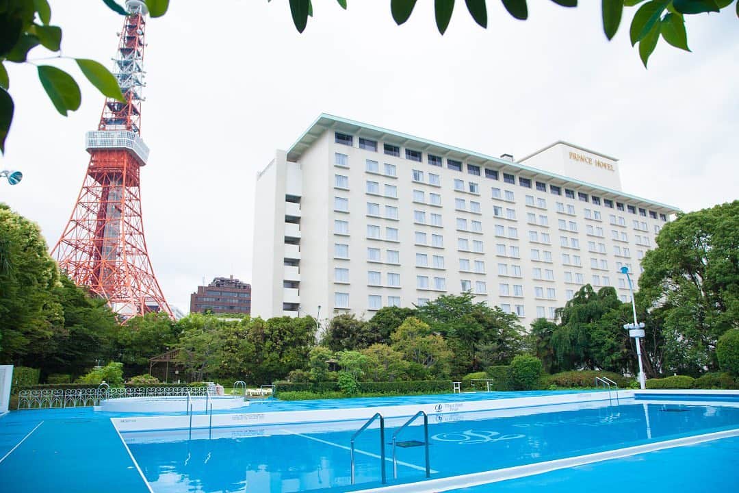 東京プリンスホテルさんのインスタグラム写真 - (東京プリンスホテルInstagram)「本格的な夏の到来すぐそこ！⁣ 東京タワーを見渡すガーデンプールは、7月6日オープンです。⁣ ⁣ The arrival of a real summer is just around the corner!⁣ The Garden Pool, with a sweeping view of Tokyo Tower, opens on July 6th.⁣ ⁣ Share your own images with tagging by @tokyoprincehotel⁣ ----------------------------------------------------------------------⁣ #東京プリンスホテル #東京プリンス #プリンスホテル #tokyoprincehotel #tokyoprince #princehotels⁣⁣ #日本 #東京 #JAPAN #tokyo⁣⁣ #東京タワー #tokyotower #tokyoview⁣⁣ #beautifulhotels #tokyohotel #東京 #东京 #도쿄 #tokio⁣⁣ #travel #instagood #instalike #travelgram⁣⁣ #プール　#ホテルプール　#pool　#ガーデンプール」7月3日 11時36分 - tokyoprincehotel