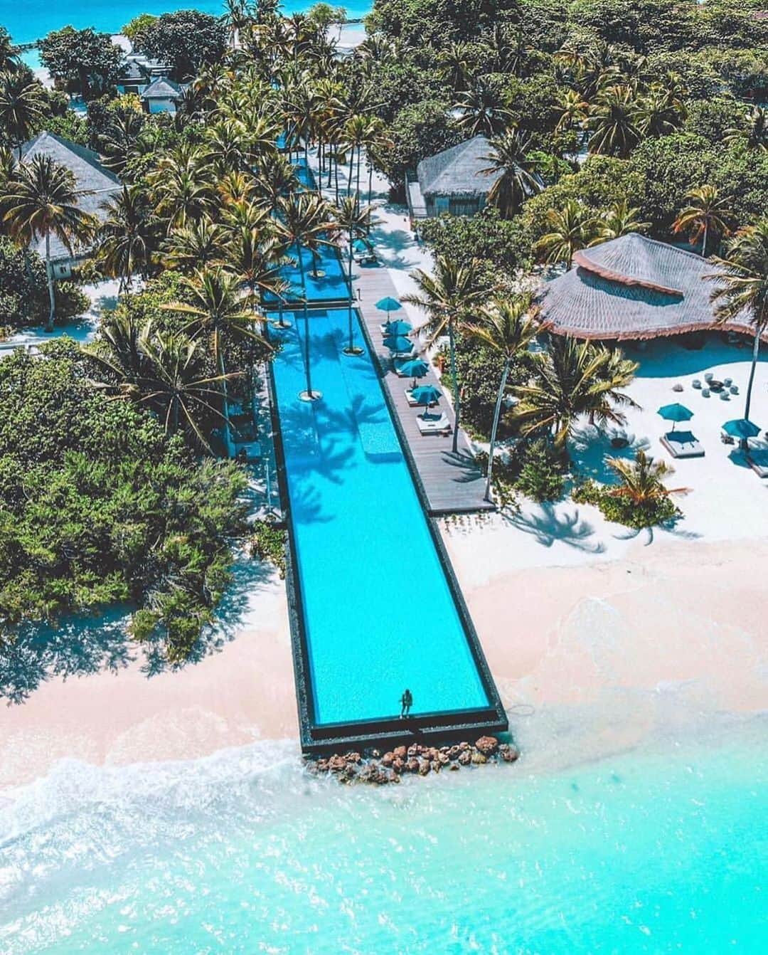PicLab™ Sayingsさんのインスタグラム写真 - (PicLab™ SayingsInstagram)「The worlds longest infinity pool by @labelleenvie」7月3日 11時46分 - paradise