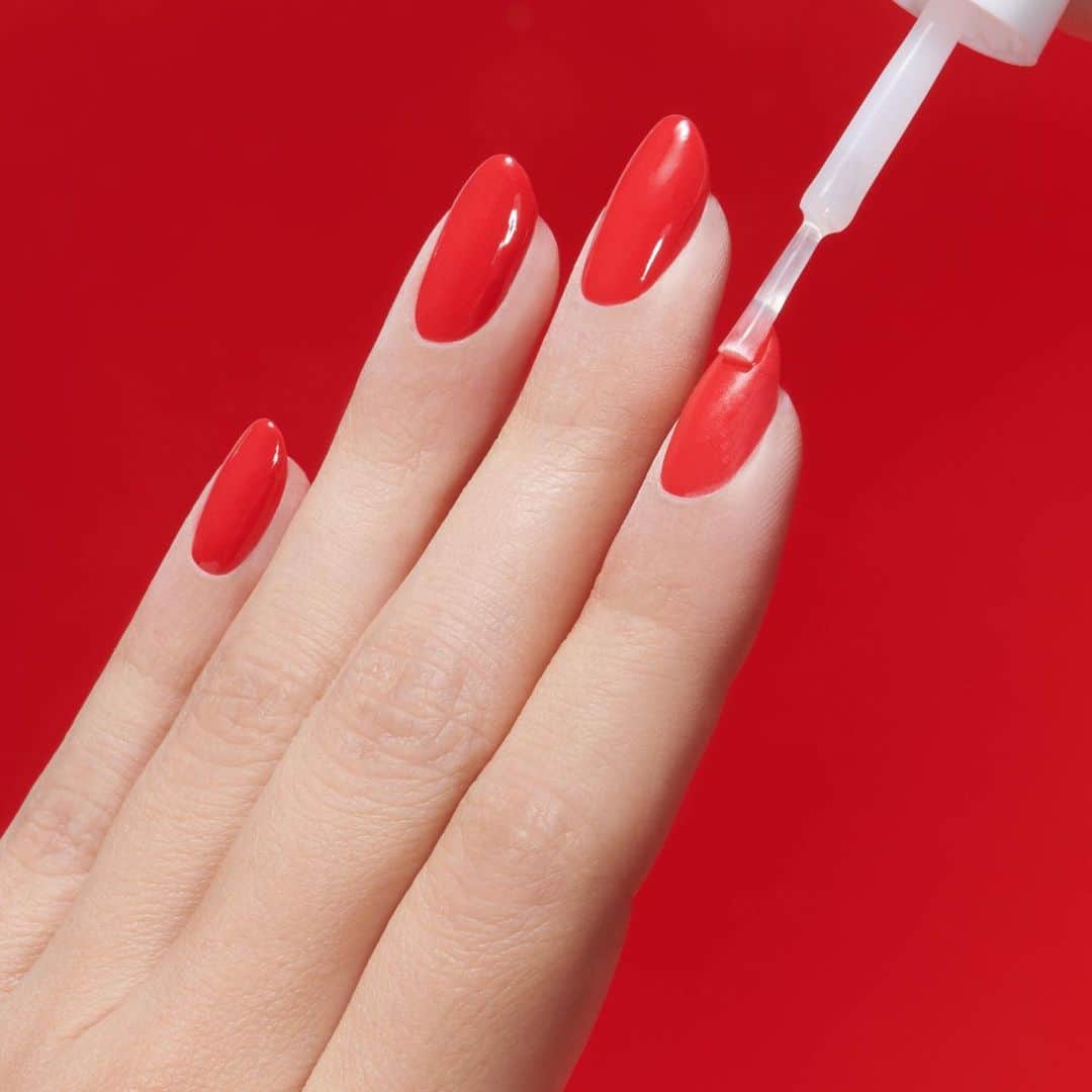 OPIさんのインスタグラム写真 - (OPIInstagram)「Let's play a round of #NameThatShade. Here's your hint: 🥤GO! 👇⁠⠀ ⁠⠀ ⁠⠀ #OPIObsessed #ColorIsTheAnswer #RedNails #ClassicNails #OPIPowderperfection #red #nails」7月3日 11時52分 - opi