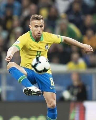 FCバルセロナさんのインスタグラム写真 - (FCバルセロナInstagram)「🇧🇷 Brazil 2-0 Argentina 🇦🇷 👏 Congrats @arthurhmelo & @phil.coutinho for reaching the final of the @copaamerica. Parabens! 💪 Be strong @leomessi! Ánimo!」7月3日 11時53分 - fcbarcelona
